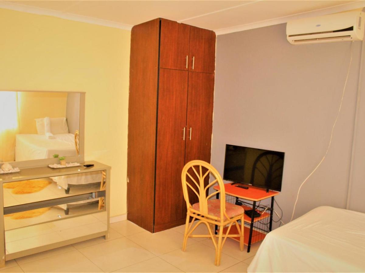 P Wake Guesthouse Opuwo Phòng bức ảnh