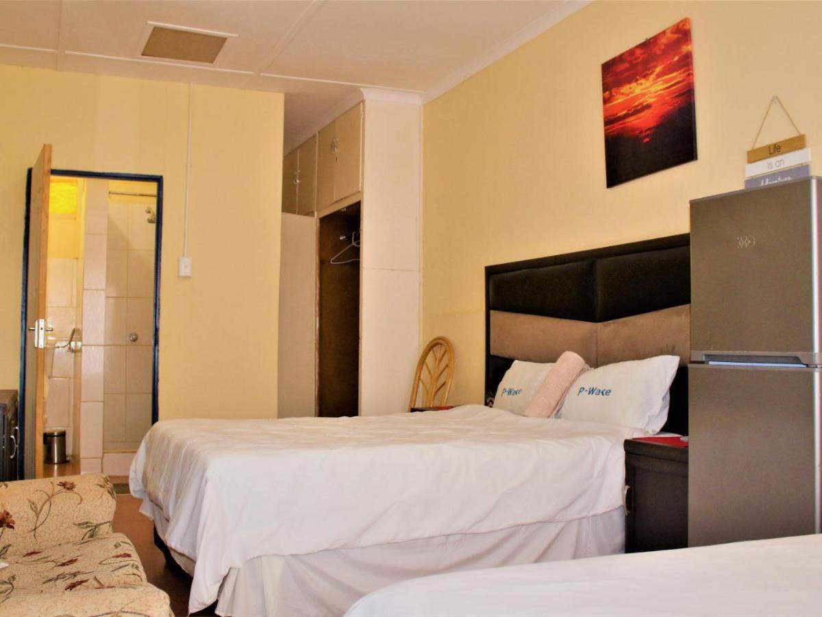 P Wake Guesthouse Opuwo Phòng bức ảnh